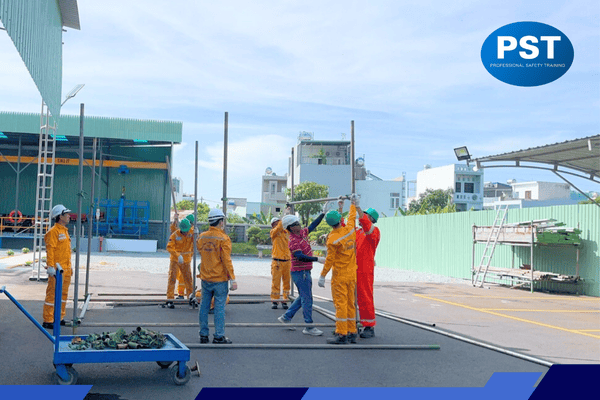 khóa học giàn giáo tại PST Training