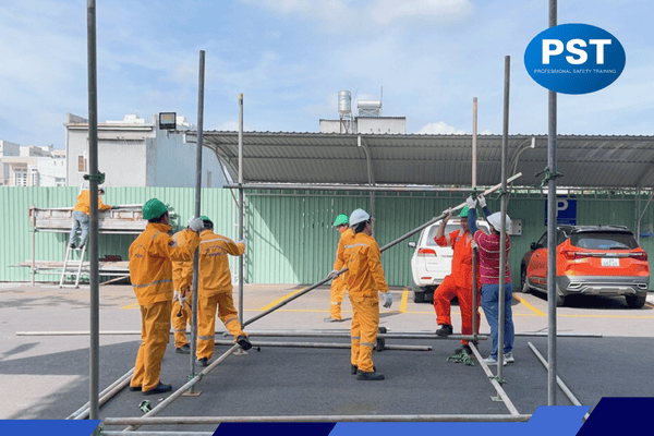 khóa học giàn giáo tại PST Training